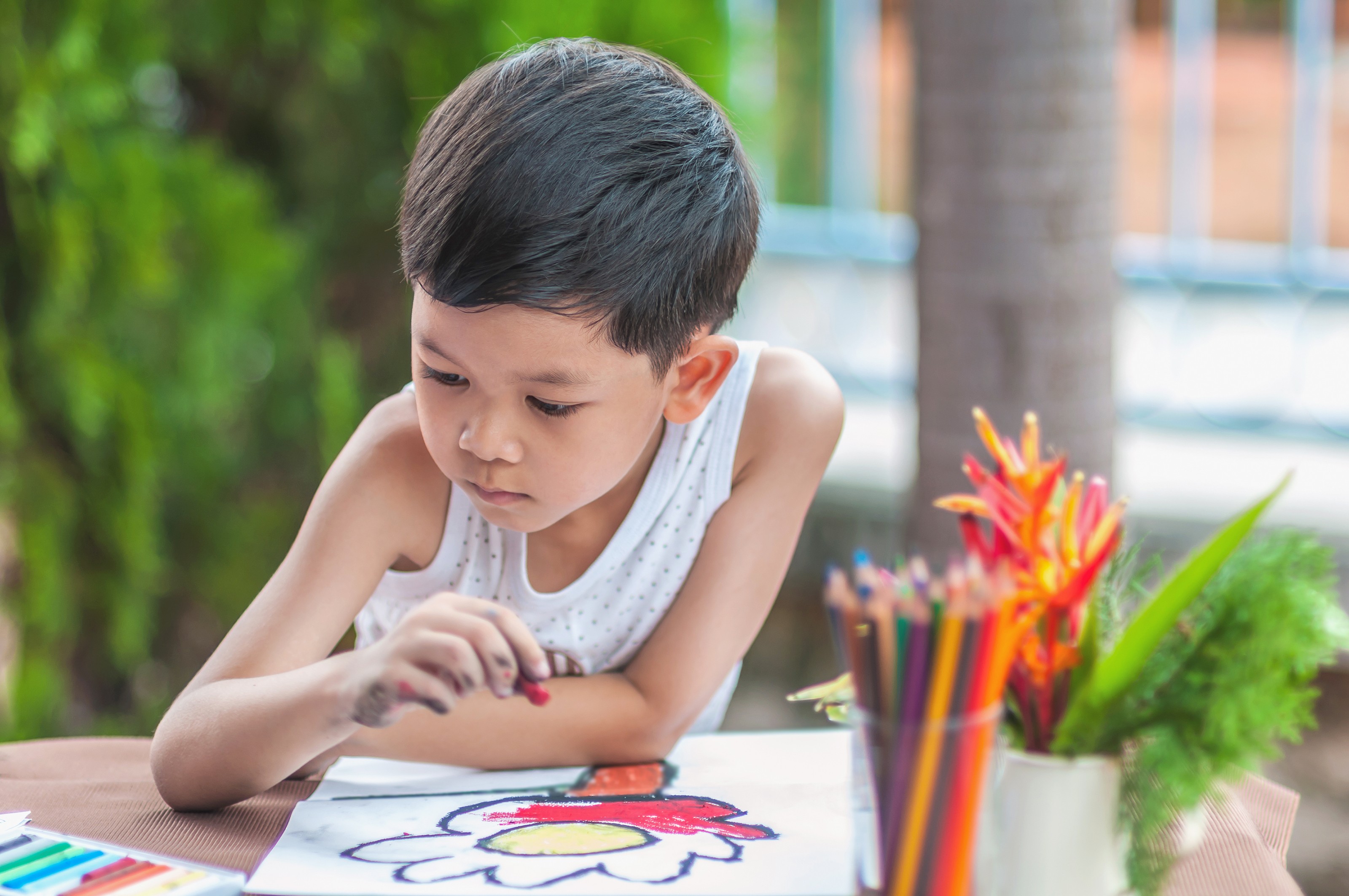 anak cepat bisa menulis, stimulasi motorik halus, aktivitas anak prasekolah, permainan edukatif anak, tips belajar menulis anak, susah menulis, Bunda, si Kecil